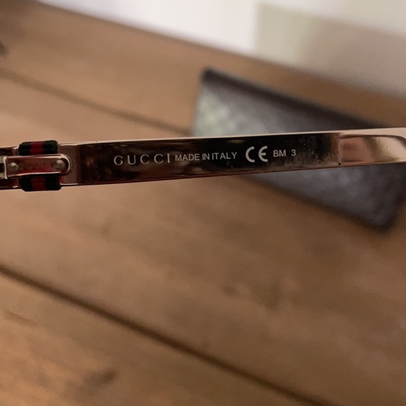 Authentic Gucci sunglasses with case - Picture 3 of 13